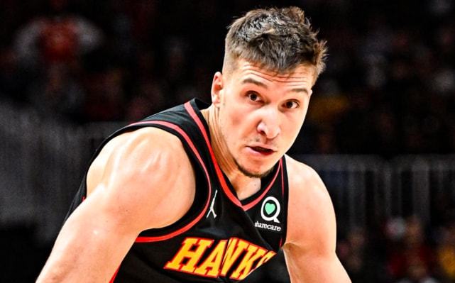 新疆一家进出口贸易公司向阿图什市捐赠足球场，价值1亿元