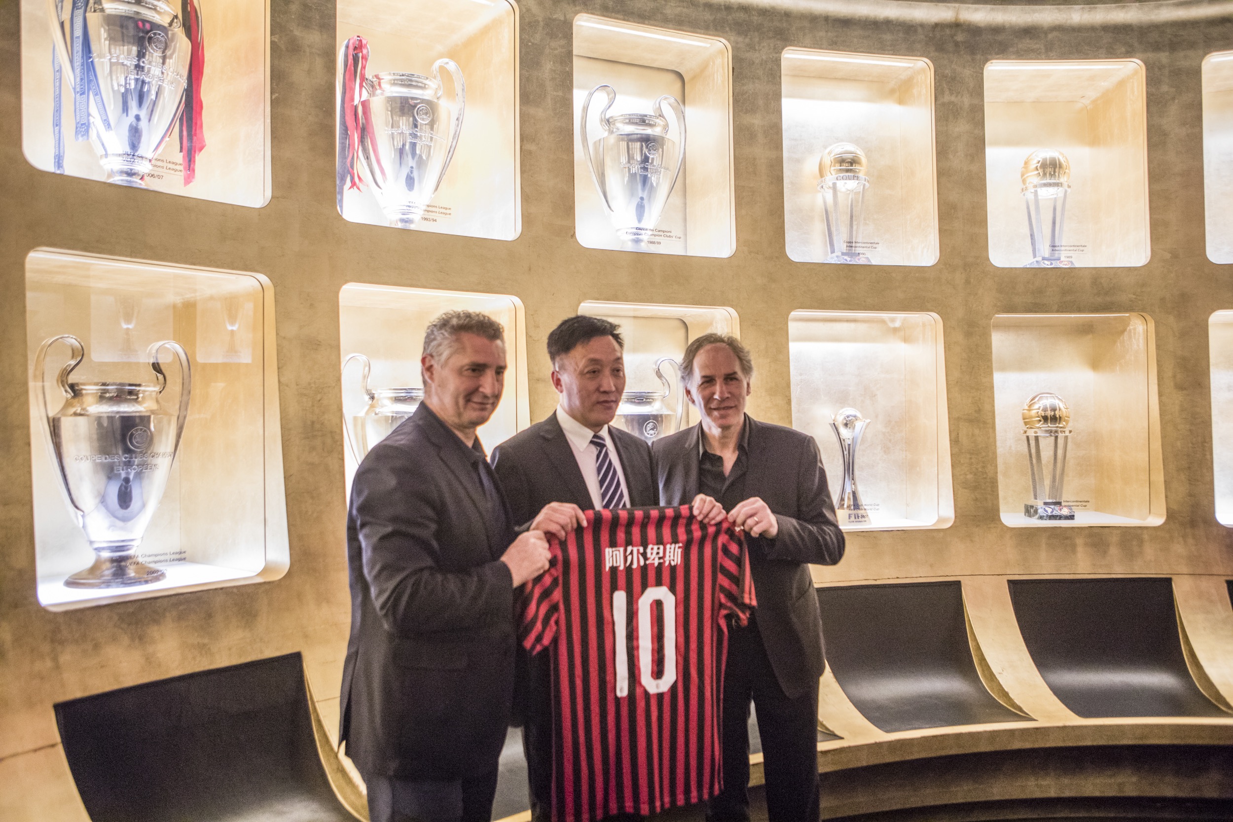 18岁新秀王洪泽CBA首秀获赞成熟如28岁