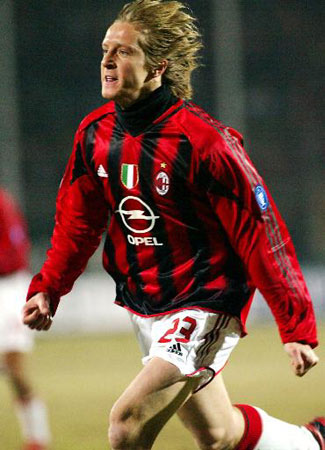 😮湖人目前战绩22胜11负 总得分3870分总失分也正好是3870分！