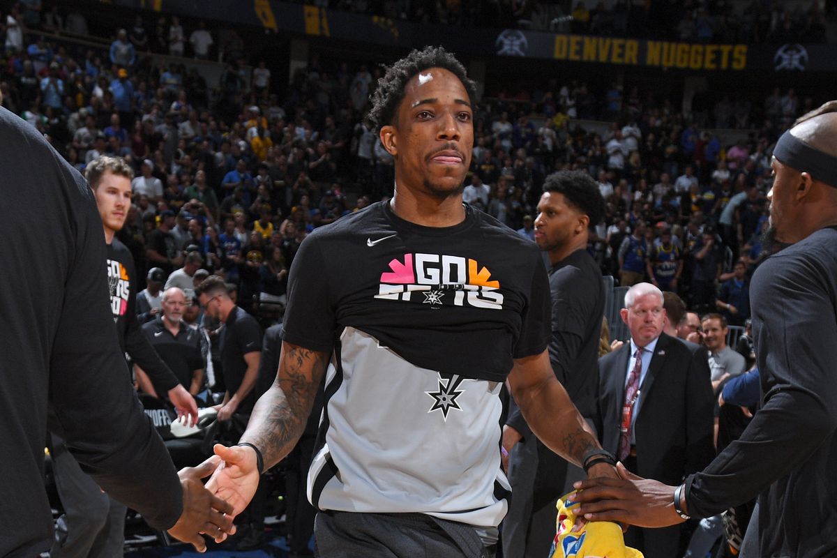 教练再烂都不是小杨打得这么低效的借口，夸梅布朗、米利西奇、多特奥等在NCAA、欧洲联赛都是无敌存在，最后轻易被NBA淘汰，结论就是不适应NBA，谁会把锅扔到教练身上？？