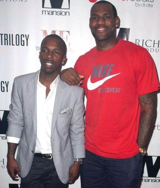 攻防一体！切特半场三分3中3轰13分5板3盖帽