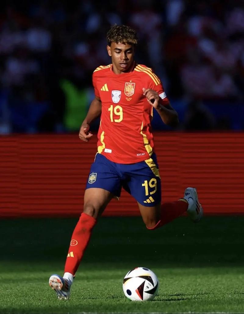 德转列本赛季30岁以上选手进球排行榜：凯恩领跑，...