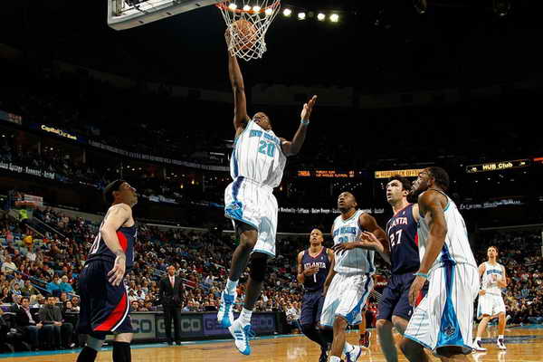 C罗一家海边度假，乔治娜晒比基尼展示性感身材