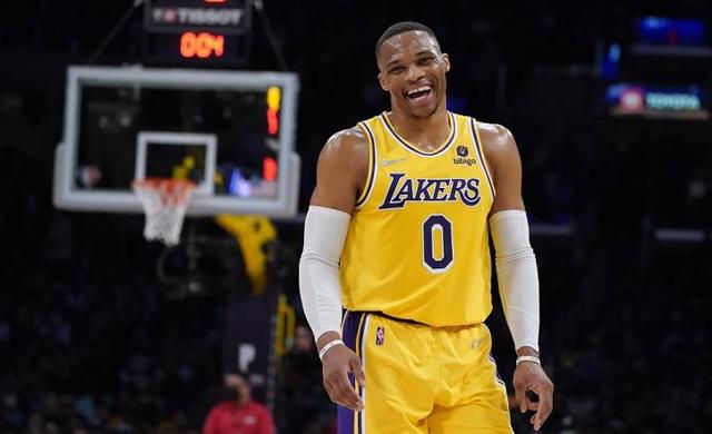 辽超总决赛：大连队4-0本溪队夺冠，王宏有、王跃皓分别双响